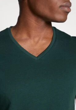 Pier One 3 Pack- T-Shirt Basic - Black, Grey, Green 9 Pier One 3 Pack- T-Shirt Basic - Black, Grey, Green -Pier One 75d8e7abd9c649fe8ff382e42bf08591