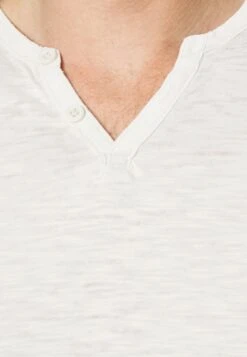 Pier One T-Shirt Basic - Off-White 9 Pier One T-Shirt Basic - Off-White -Pier One 98d0da50953649dd880949f058c3b43f