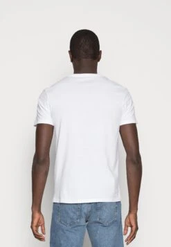 Pier One 5 Pack - T-Shirt Basic - White 7 Pier One 5 Pack - T-Shirt Basic - White -Pier One a8ff4c2b90b746a59e9da10cf149a194
