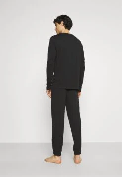 Pier One Pyjama - Black 9 Pier One Pyjama - Black -Pier One b9b8fb88b64649ea840444d93817e424