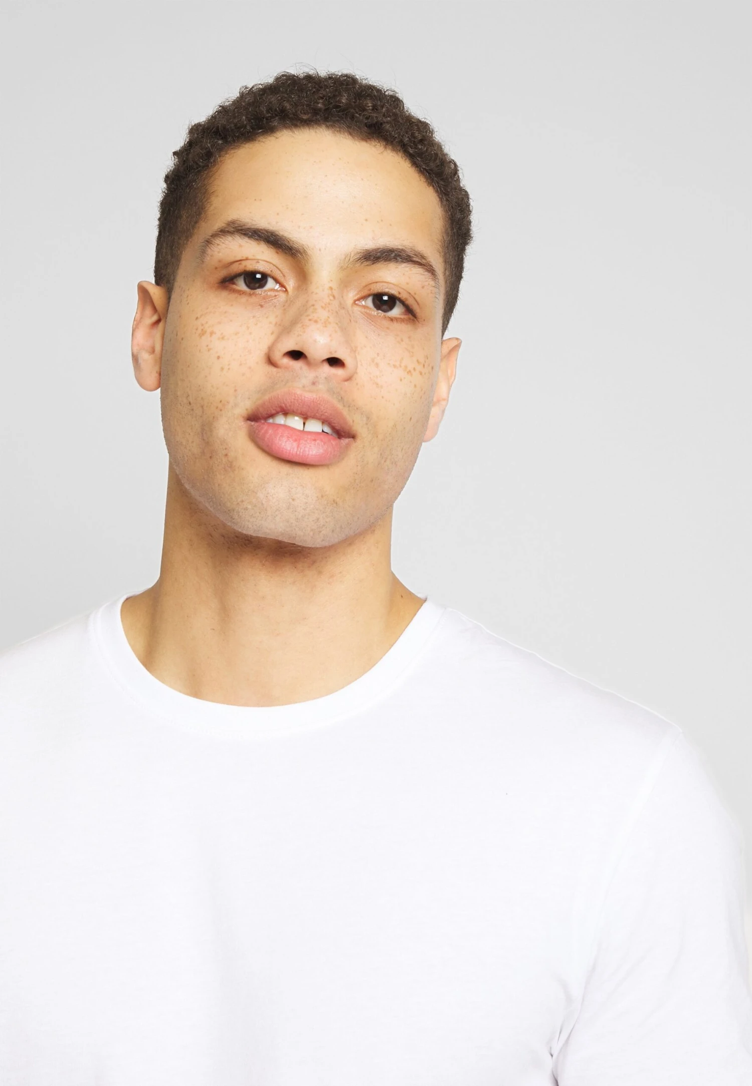 Pier One 3 Pack - T-Shirt Basic - White/Dark Blue/Red 5 Pier One 3 Pack - T-Shirt Basic - White/Dark Blue/Red - Afbeelding 5