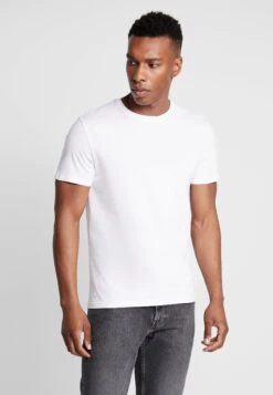 Pier One 3 Pack - T-Shirt Basic - White 7 Pier One 3 Pack - T-Shirt Basic - White -Pier One e50b2210dfa14aeebbb37ff387ca1259